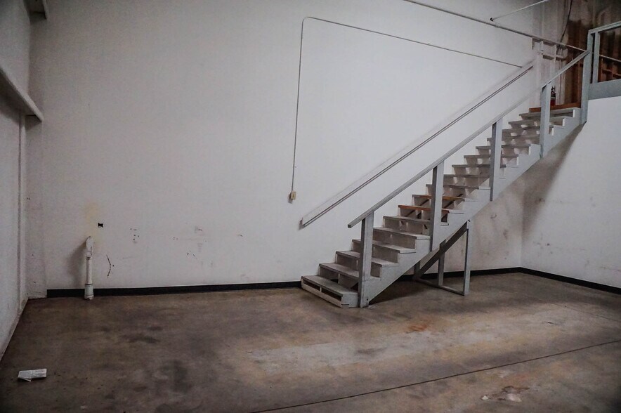 More Photos Of 3015 Fort Worth Hwy, Hudson Oaks Auto Dealership For Lease