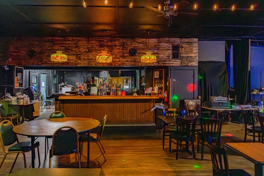 More Photos Of 1481 S Shelby St, Louisville Bar For Sale