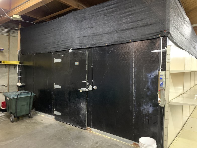 More Photos Of 335 N Wycoff Ave, Bremerton Distribution For Lease