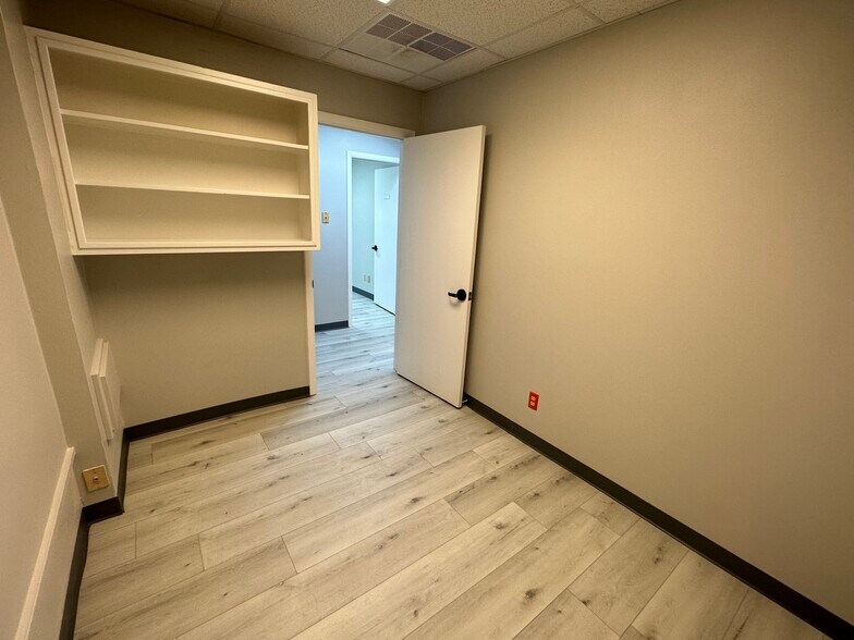 More Photos Of 1401 Applewood Dr, Dalton Medical For Lease