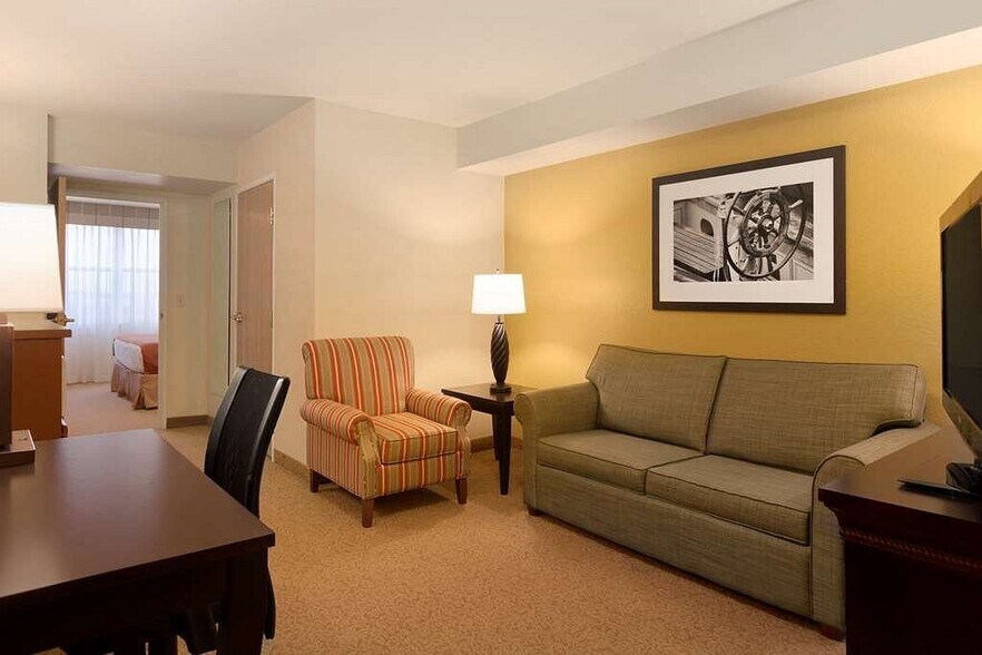 More Photos Of 665 Tecumseh St, Dundee Hotel For Sale
