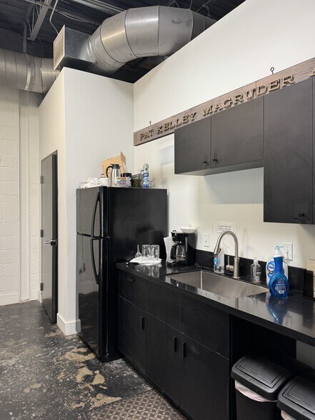 More Photos Of 672-676 Marshall Ave, Memphis Freestanding For Lease