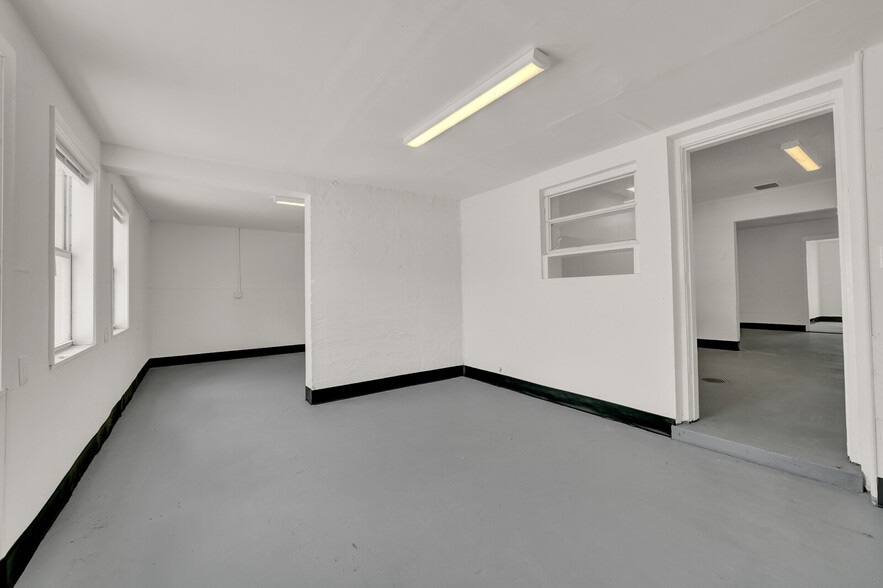 More Photos Of 311 E Commercial Blvd, Oakland Park Freestanding For Sale
