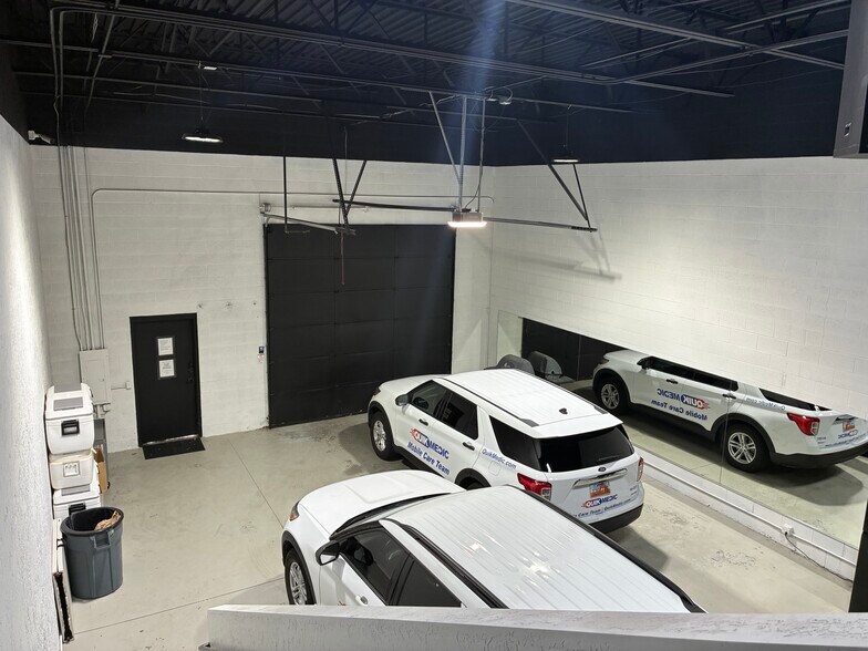 More Photos Of 461-489 W Parkland Dr, Sandy Warehouse For Lease