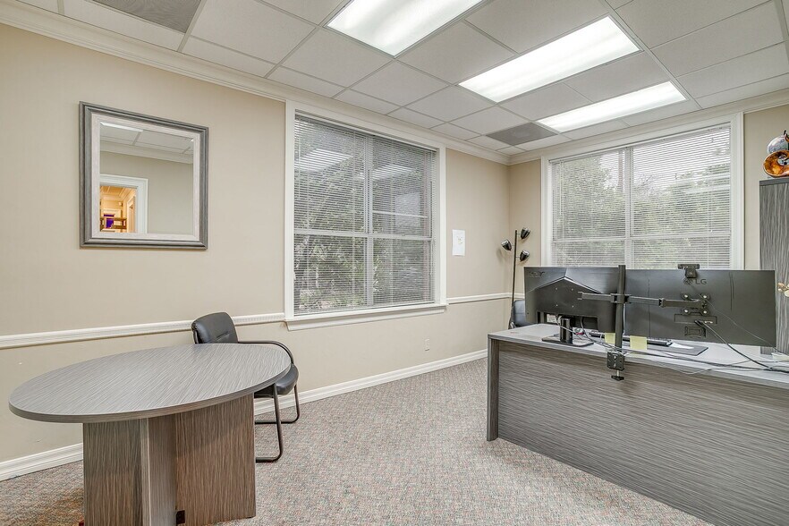 More Photos Of 1309 W Abram St, Arlington Office For Sale