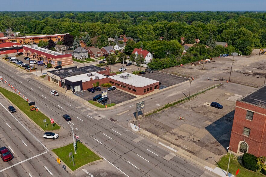Primary Photo Of 23498-23520 Michigan Ave, Dearborn Office For Lease
