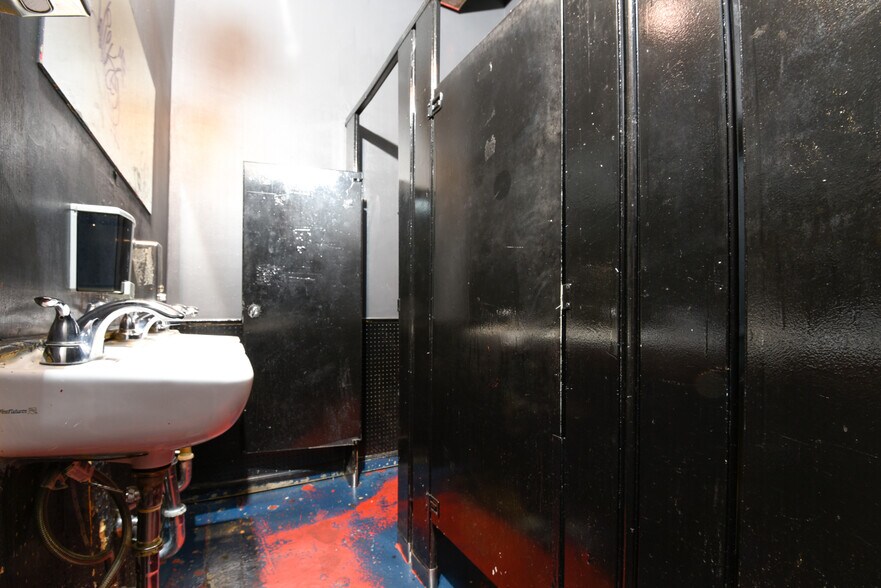 More Photos Of 361 Metropolitan Ave, Brooklyn General Retail For Lease