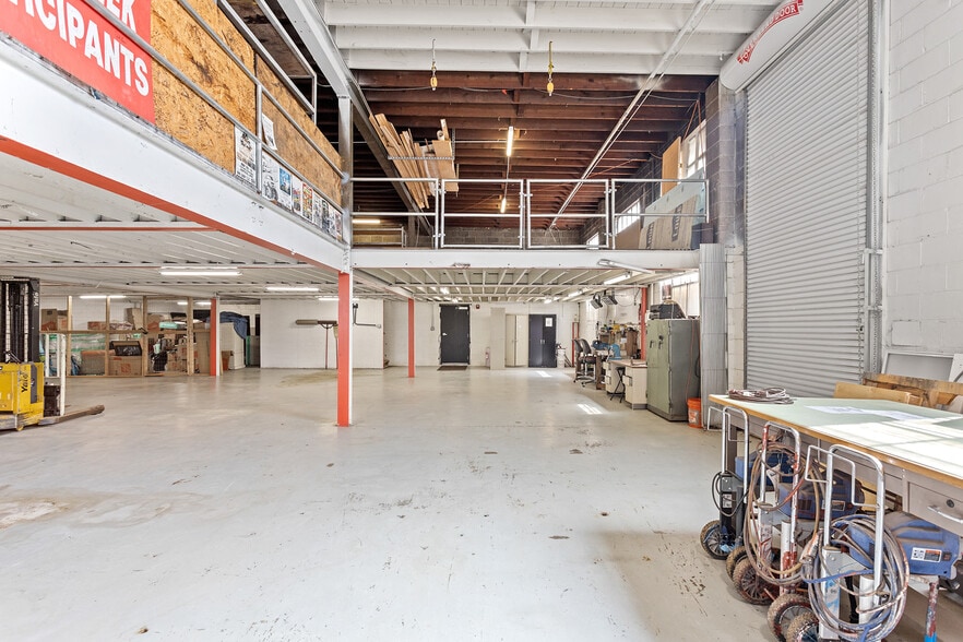 More Photos Of 838 N Delaware St, Indianapolis Unknown For Lease