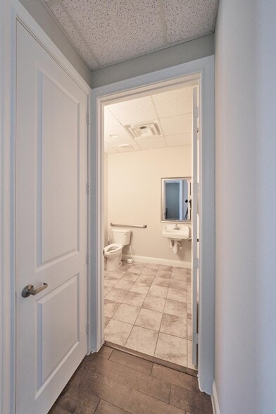 More Photos Of 3900 S Stonebridge Dr, McKinney Office Residential For Lease