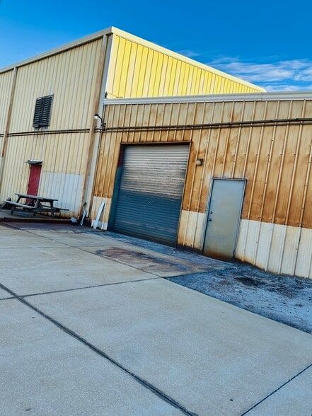 More Photos Of 4506 Quality Ln, Tampa Warehouse For Sale