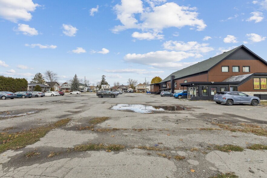 More Photos Of 195 Boul Maloney O, Gatineau Lodge Meeting Hall For Lease