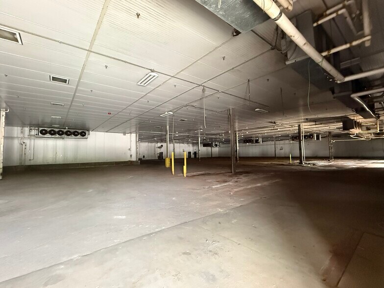 More Photos Of 5000 Lacross Rd, North Charleston Light Distribution For Lease