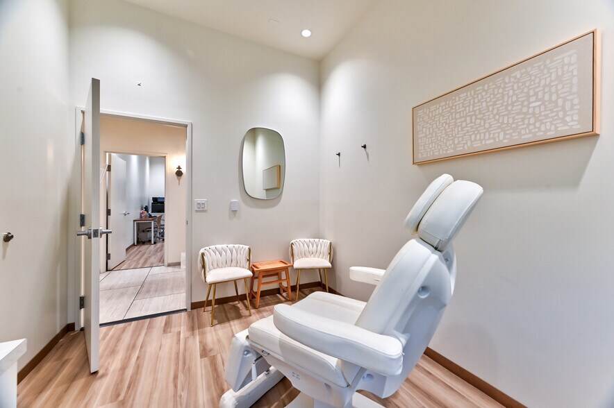 More Photos Of 5770 S Durango Dr, Las Vegas Medical For Sale