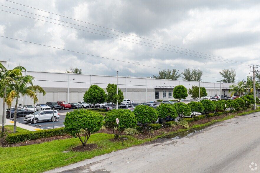 More Photos Of 9400 NW 104th St, Medley Warehouse For Lease