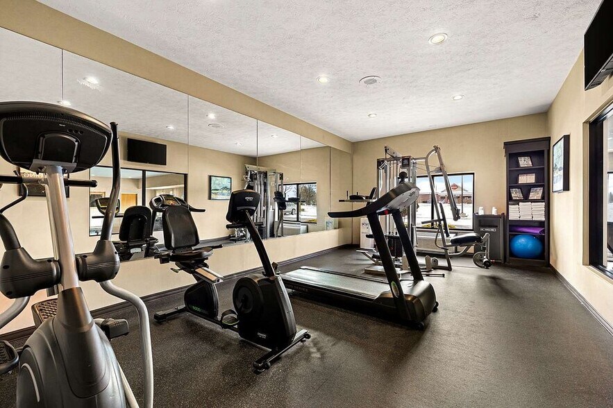 More Photos Of 6109 Cambridge Way, Plainfield Hotel For Sale