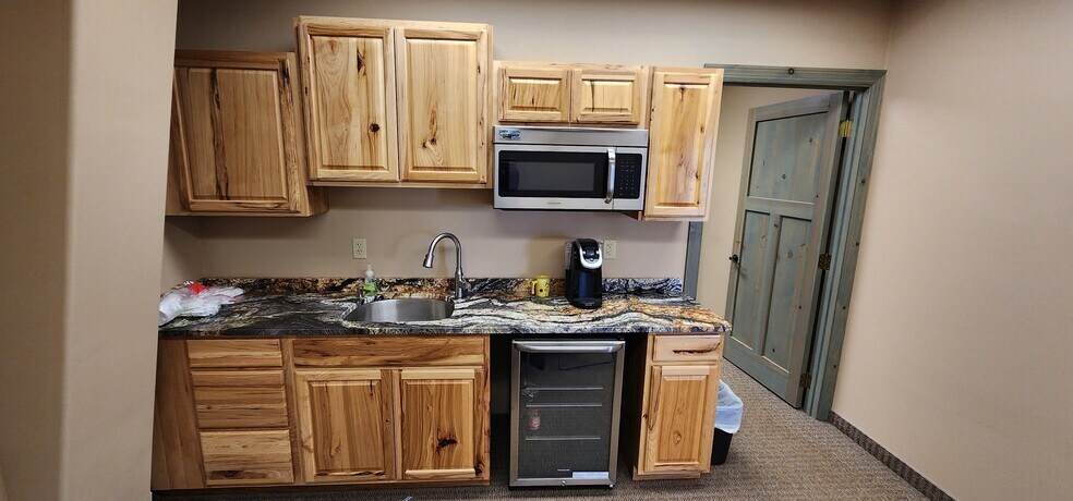 More Photos Of 860 35th Ave E, Dickinson Warehouse For Sale