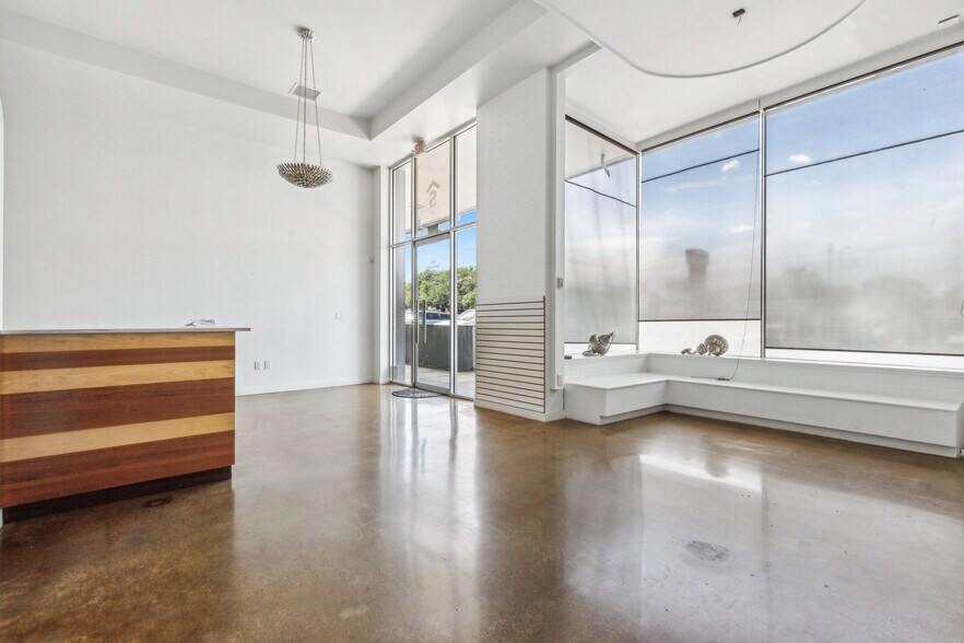 More Photos Of 3409-3437 W 7th St, Fort Worth Unknown For Lease