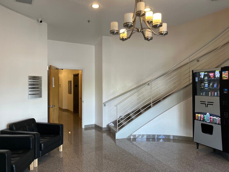 More Photos Of 522-530 S Broad St, Glen Rock Light Distribution For Lease