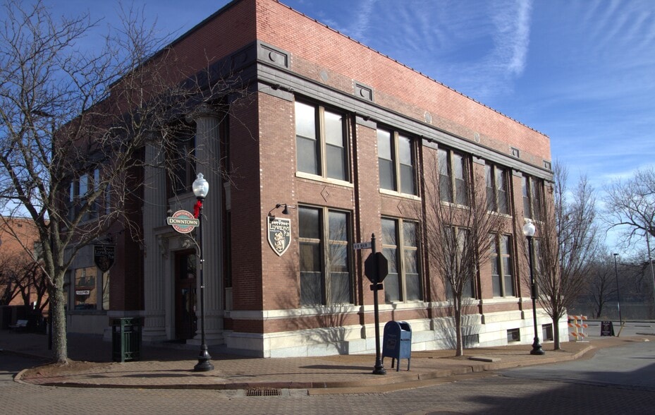 Primary Photo Of 104 N Main St, Saint Charles Office For Lease