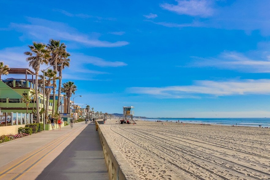 More Photos Of 3719 Mission Blvd, San Diego Freestanding For Sale