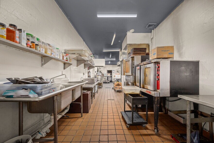 More Photos Of 413 Wilson Ave, Tullahoma Restaurant For Sale
