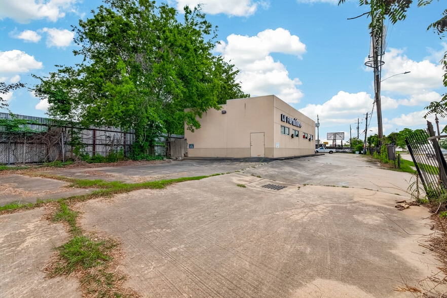 More Photos Of 9223 Bissonnet St, Houston General Retail For Sale