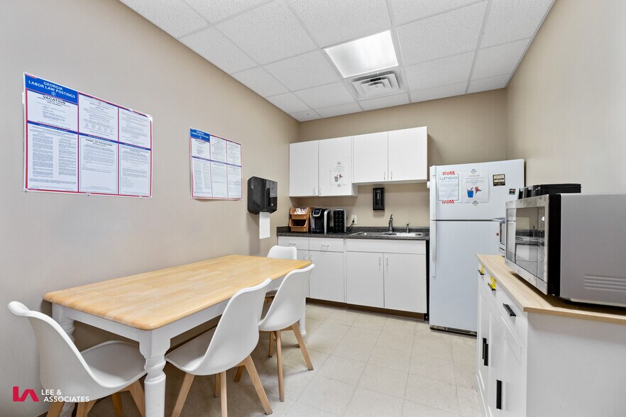 More Photos Of 2774 N Decatur Rd, Decatur Medical For Sale