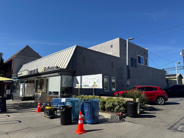 Primary Photo Of 161-205 N Larchmont Blvd, Los Angeles Storefront Retail Office For Lease