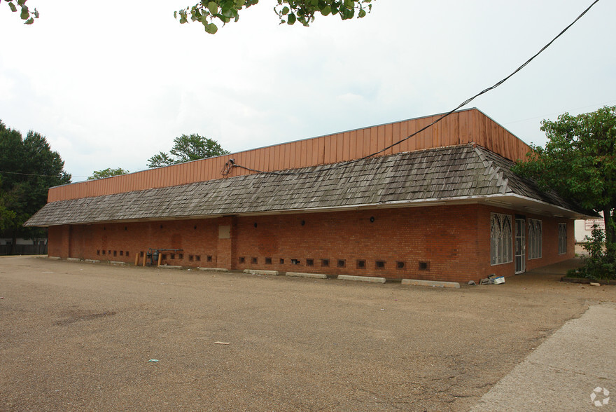 Primary Photo Of 1800 Bailey Ave, Jackson Freestanding For Lease