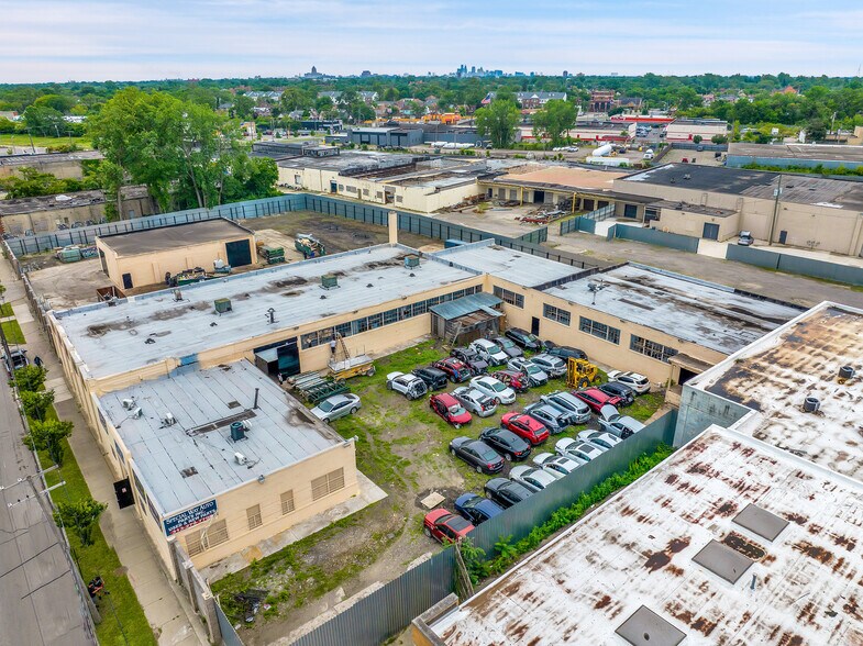 More Photos Of 7075 Lyndon St, Detroit Warehouse For Sale