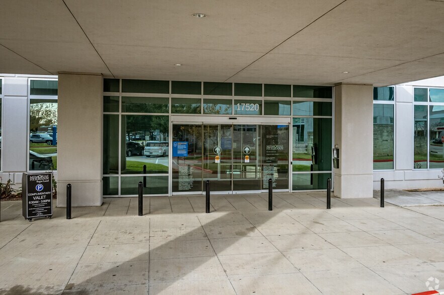 More Photos Of 17520 W Grand Pkwy S, Sugar Land Medical For Lease
