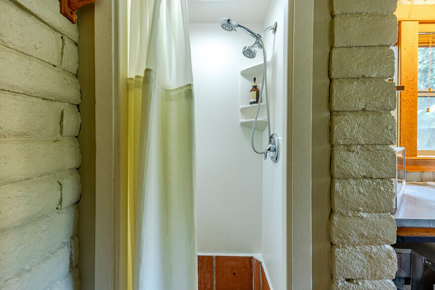 More Photos Of 1820 E 28th Ave, Eugene Multifamily For Sale