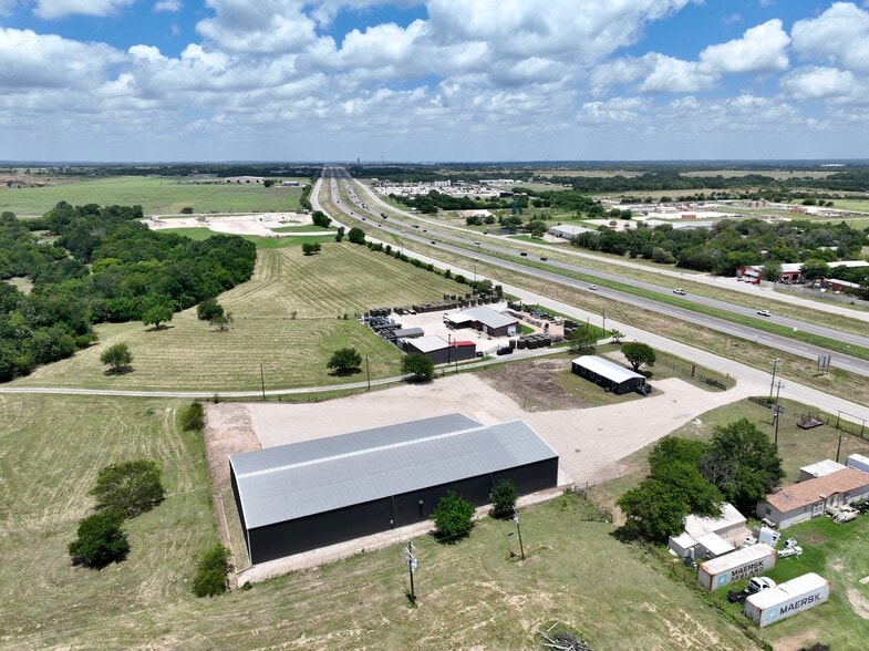 More Photos Of 4528 S Interstate 35, Alvarado Warehouse For Lease
