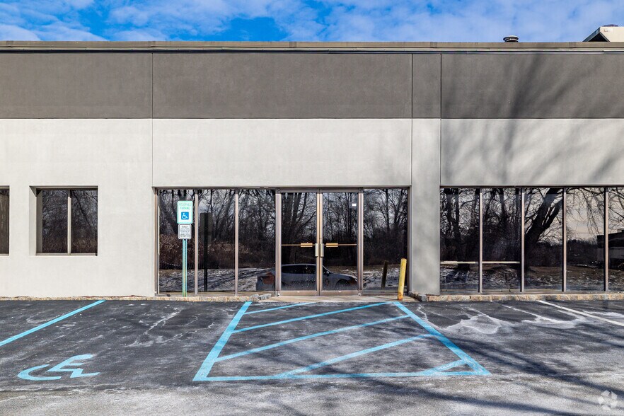 More Photos Of 1 Apollo Dr, Whippany Warehouse For Lease