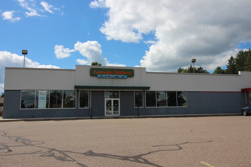 More Photos Of 111-117 N 8th St, Medford General Retail For Lease