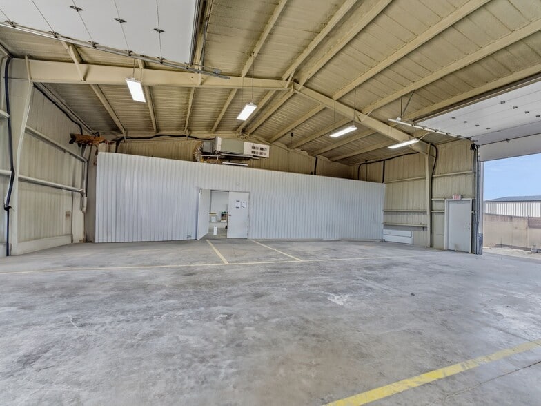 More Photos Of 1511 S Graham St, Stephenville General Retail For Sale