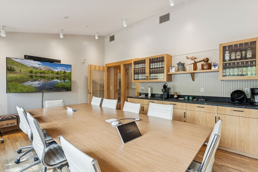 More Photos Of 27649 Old Lincoln Highway, Wanship Freestanding For Sale