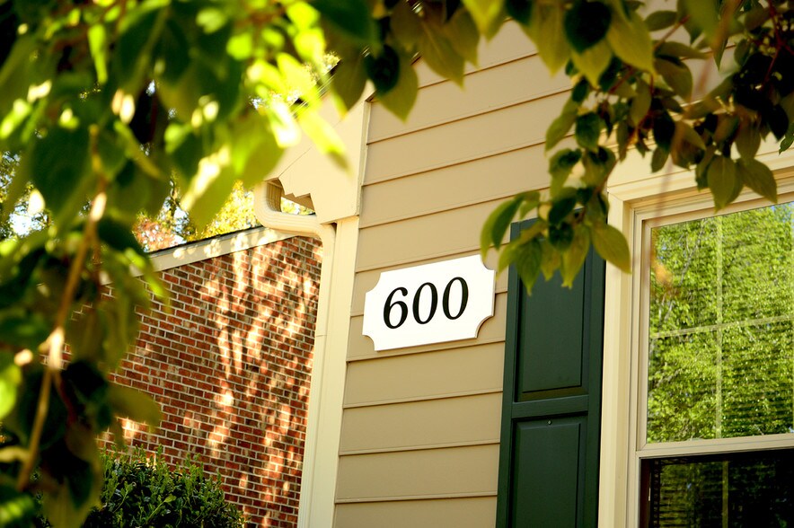 More Photos Of 1829 E Franklin St, Chapel Hill Office For Lease