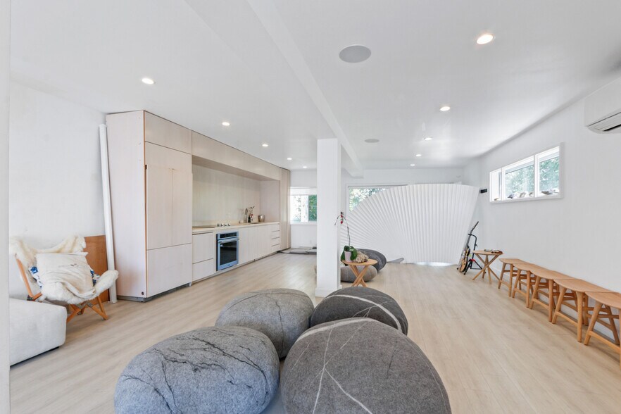 More Photos Of 1423 Abbot Kinney Blvd, Venice General Retail For Sale