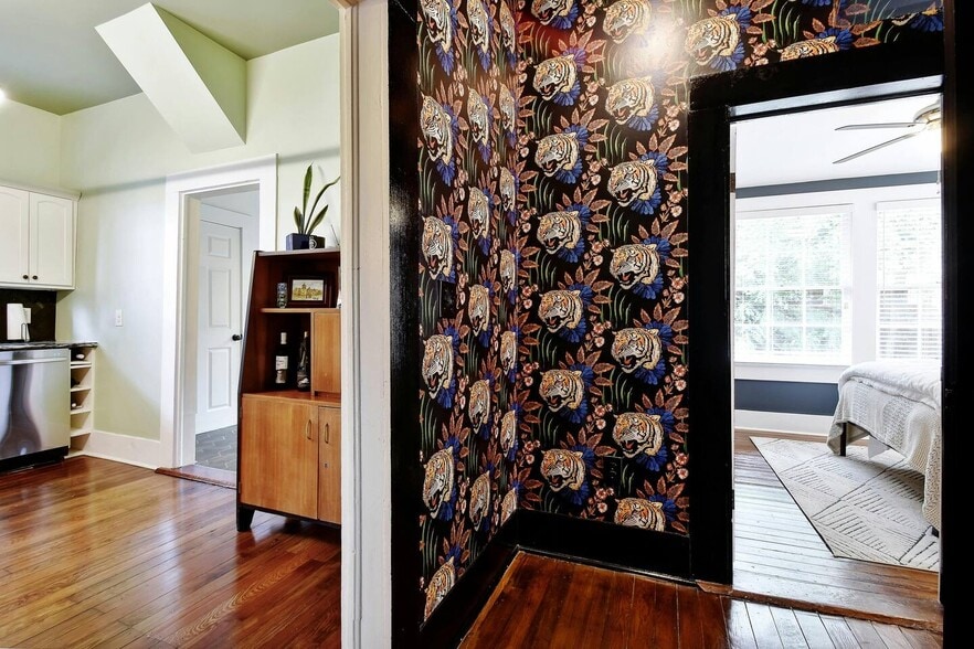 More Photos Of 724 N Cherry St, San Antonio Office For Sale