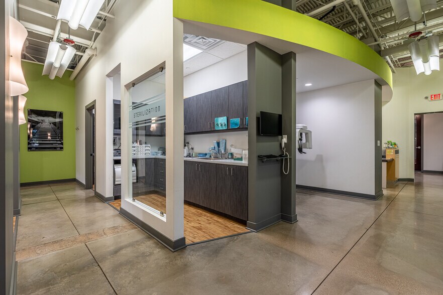 More Photos Of 3000 Woodcreek Dr, Downers Grove Office For Lease