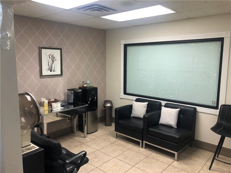 More Photos Of 2564 N College Ave, Fayetteville Freestanding For Sale