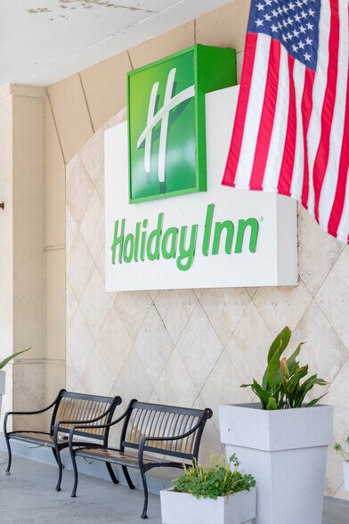 More Photos Of 600 Interstate 30, Little Rock Hotel For Sale