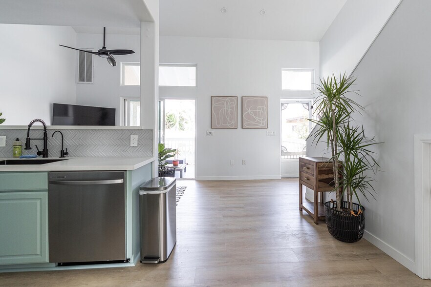 More Photos Of 4851-4855 Narragansett Ave, San Diego Apartments For Sale