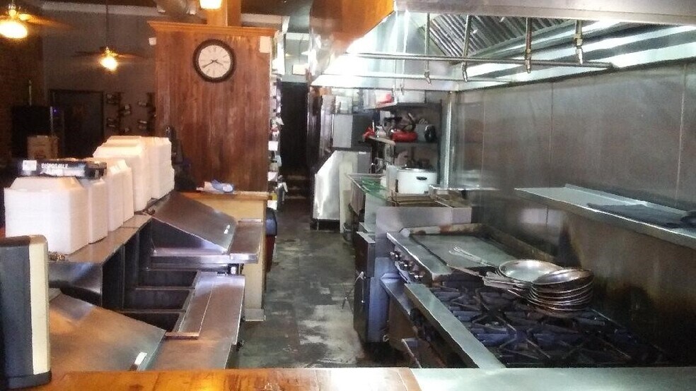 More Photos Of 69 St Michael St, Mobile Restaurant For Sale