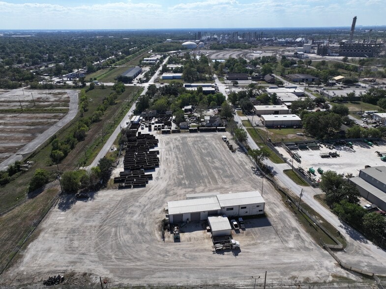 More Photos Of 10234 Lucore St, Houston Warehouse For Lease