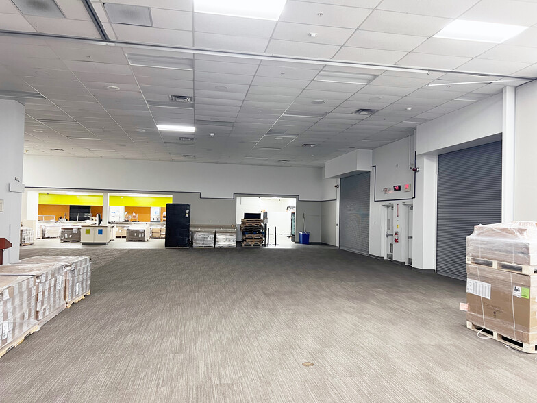 More Photos Of 220 W Schrock Rd, Westerville Office For Sale