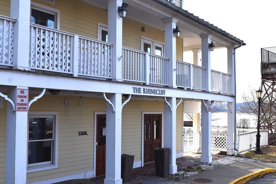 More Photos Of 4 Grinnell St, Rhinecliff Hotel For Lease