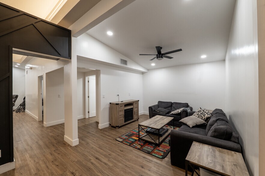 More Photos Of 3616 Broadway Ave, Fort Myers Medical For Sale