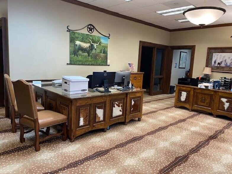 More Photos Of 14020 Highway 3, Webster Unknown For Lease